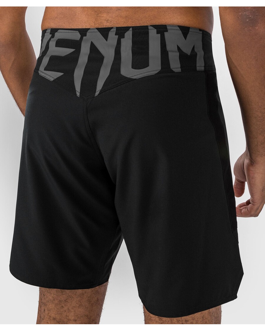 Venum Light 5.0 Fightshort - Sort/hvid