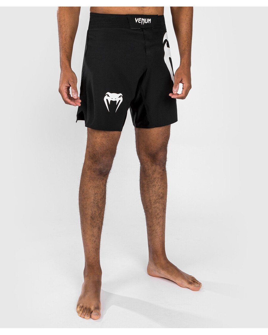 Venum Light 5.0 Fightshort – Schwarz/weiß