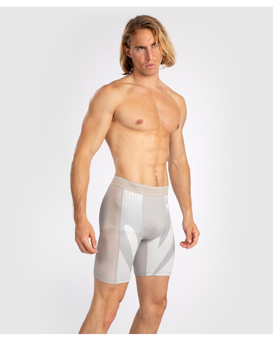 ヴェナム アタック メンズ ヴァーレ トゥード ショート - サンド