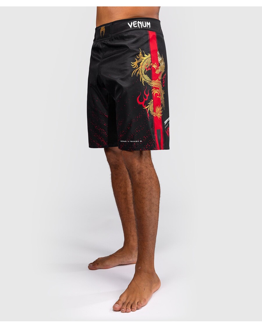 Venum X Tekken 8 – Marshall Law Kampfshorts – Schwarz/Rot/Gold