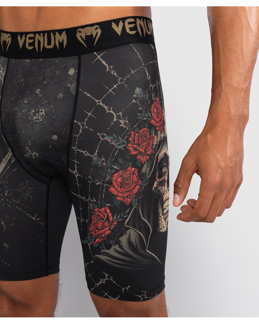 Venum Santa Muerte 5.0 メンズ ヴァーレ トゥード ショーツ - ディープ ブラック/ゴールド