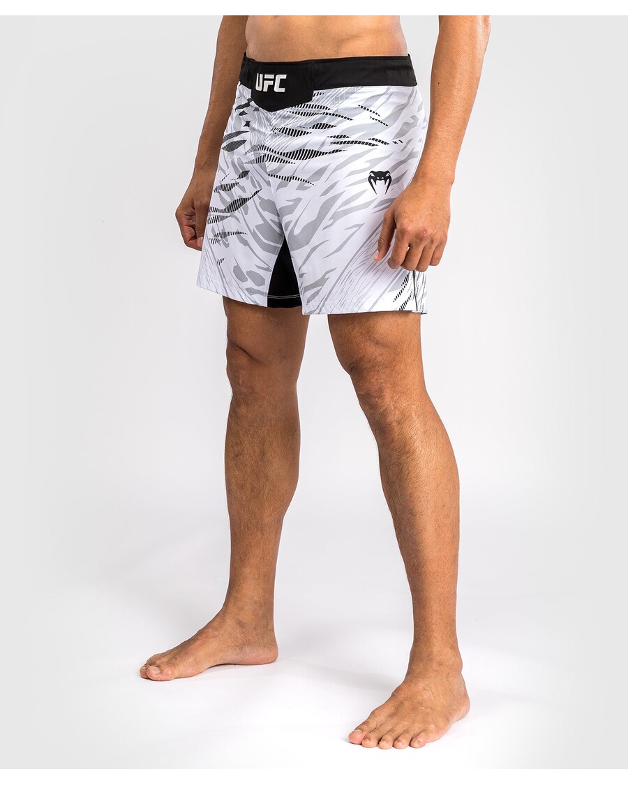 Pantaloncini Da Combattimento Da Uomo Ufc Fusion Di Venum Personalizzati Autentici Fight Night - Vestibilità Corta - Bianchi