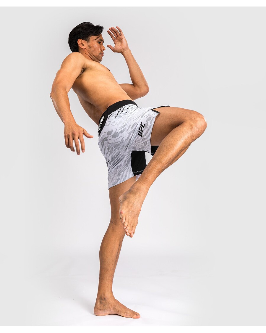 Pantaloncini Da Combattimento Da Uomo Ufc Fusion Di Venum Personalizzati Autentici Fight Night - Vestibilità Corta - Bianchi
