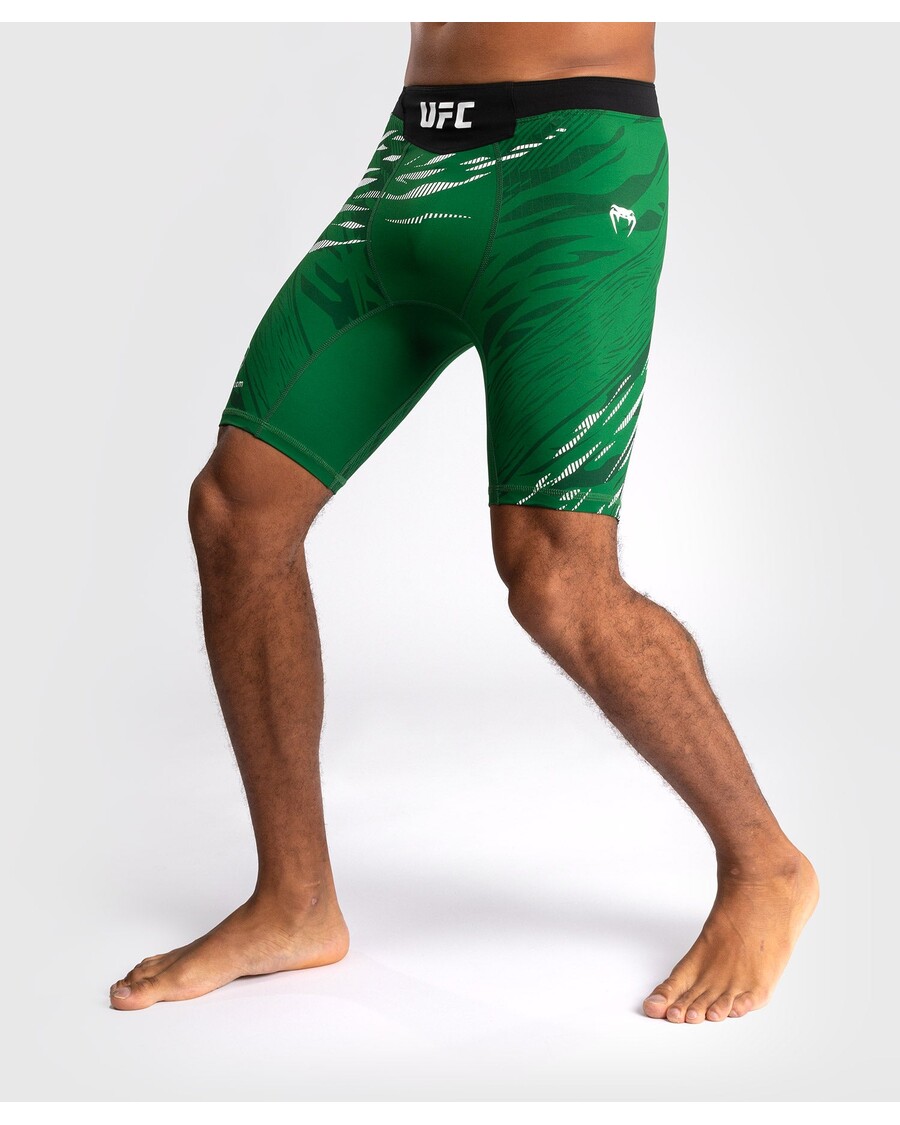 UFC フュージョン バイ ヴェナム オーセンティック ファイト ナイト メンズ ヴァーリトゥード ショート - グリーン