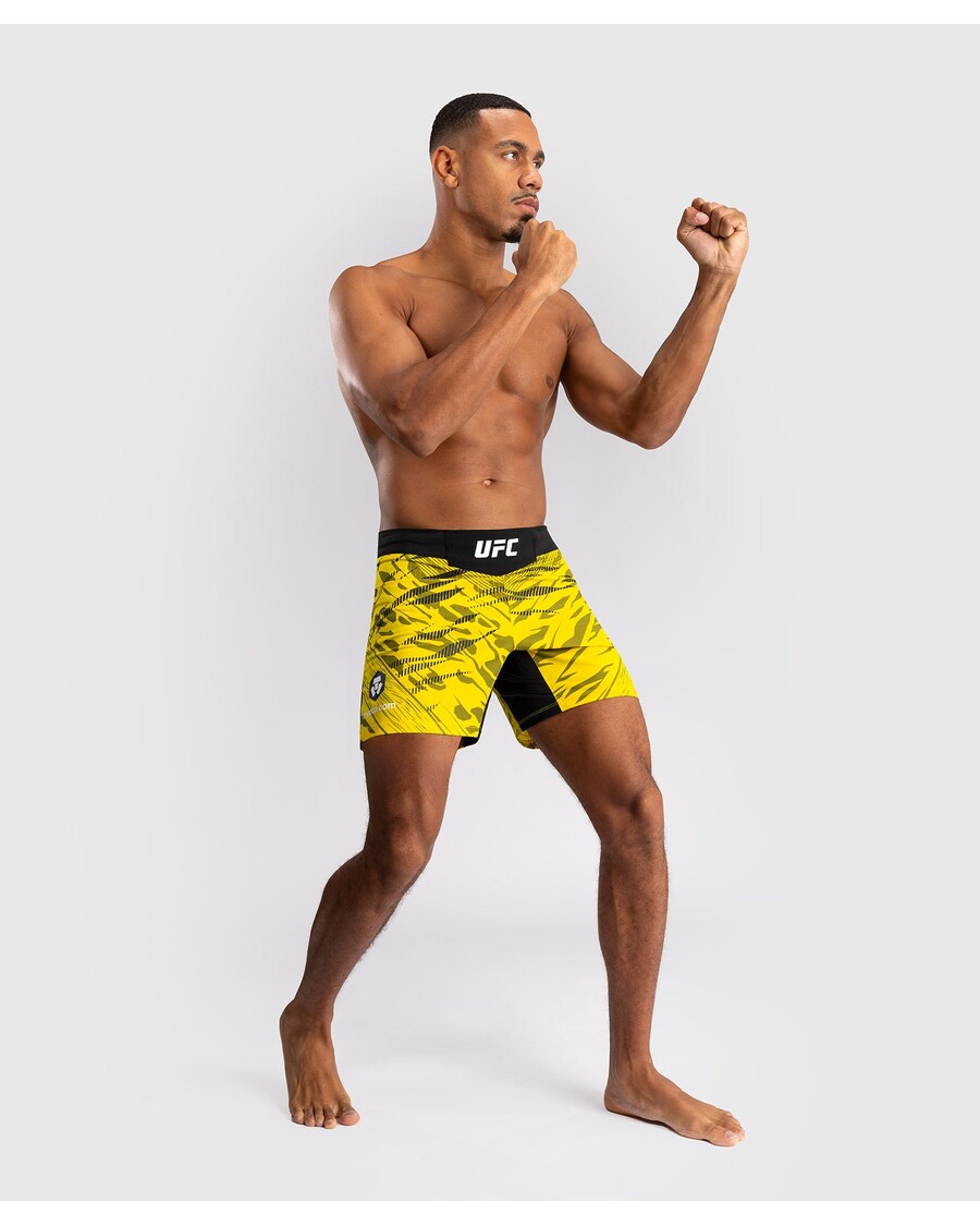 Ufc Fusion By Venum Authentic Fight Night Heren Fight Short - Korte Pasvorm - Geel