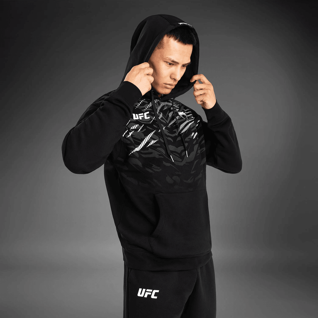 UFC Fusion by Venum Men’s Replica Pullover Hoodie - Black