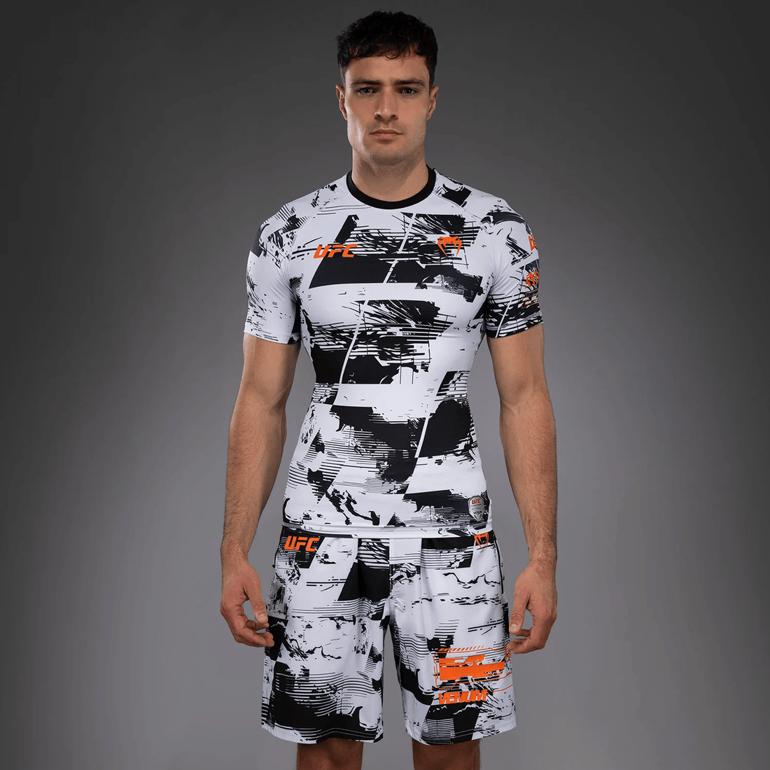 Camiseta De Compresión De Manga Corta Auténtica De Rendimiento De La Semana De Pelea De Los Hombres Ufc Zenith De Venum Blanca