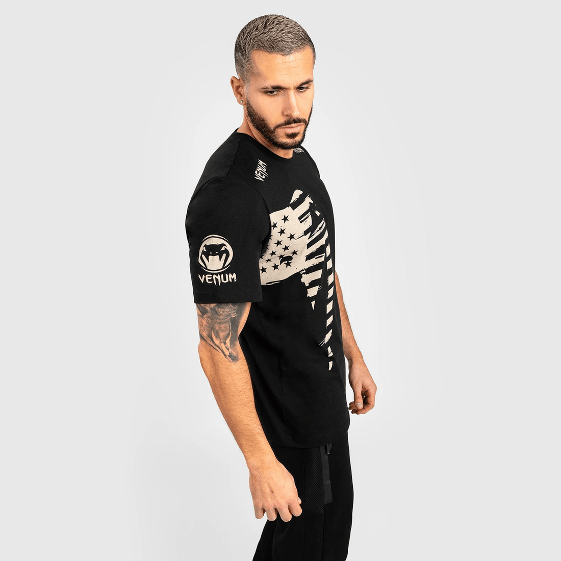 VENUM GIANT USA T-SHIRT - REGULAR FIT - BLACK