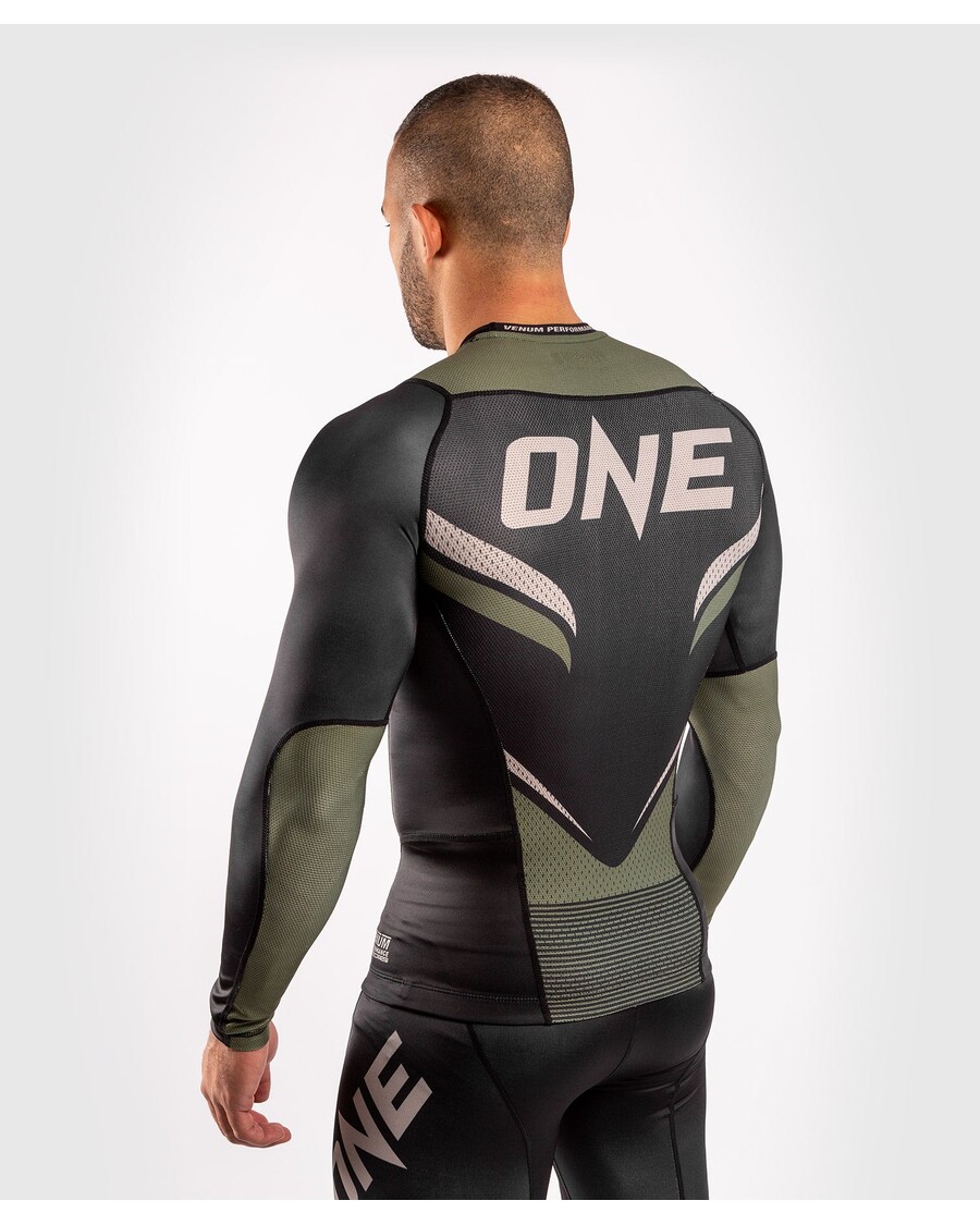 Venum One Fc インパクト ラッシュガード - 長袖 - ブラック/カーキ
