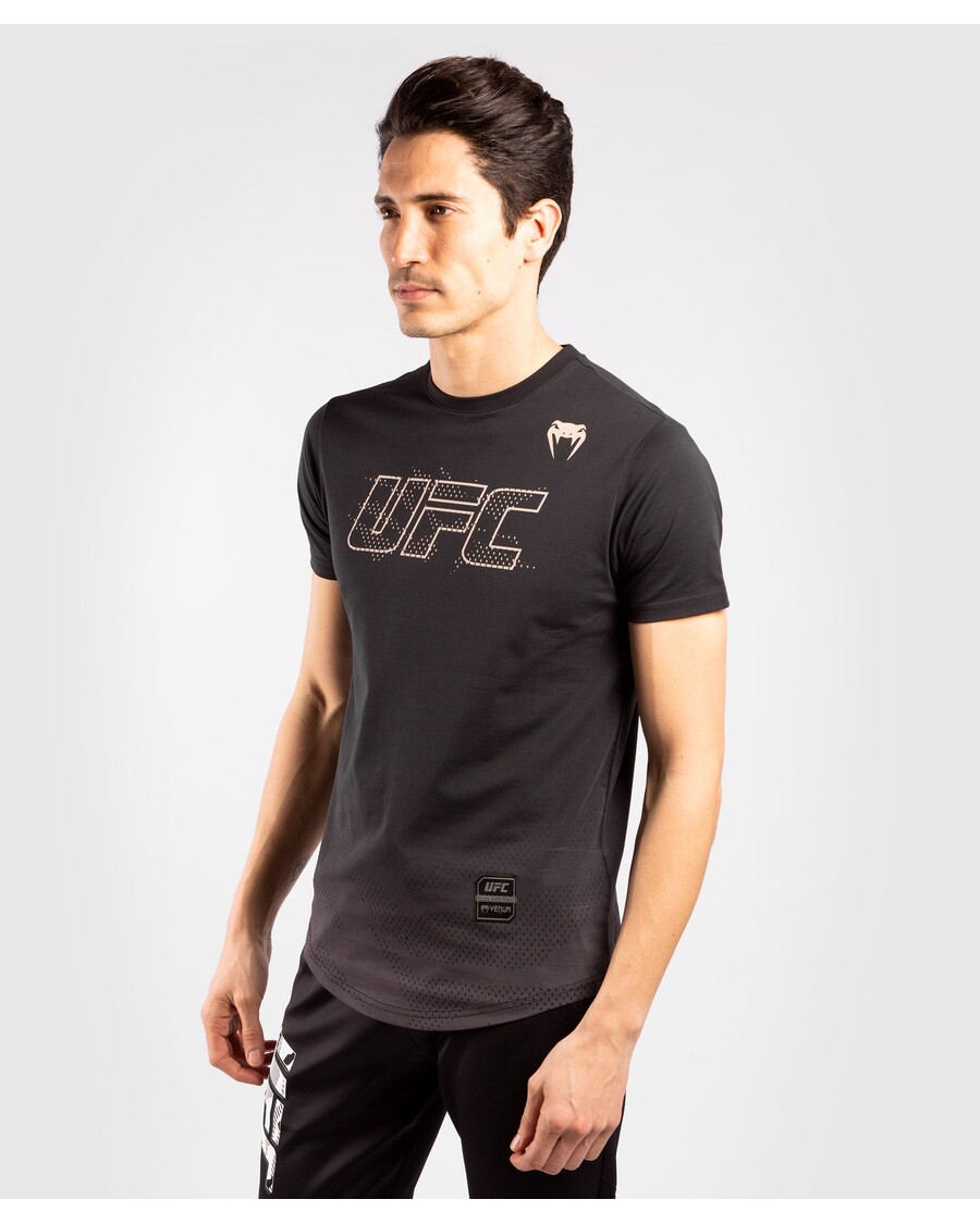 Ufc Venum Authentic Fight Week 2 חולצת טי לגברים עם שרוול קצר - שחור