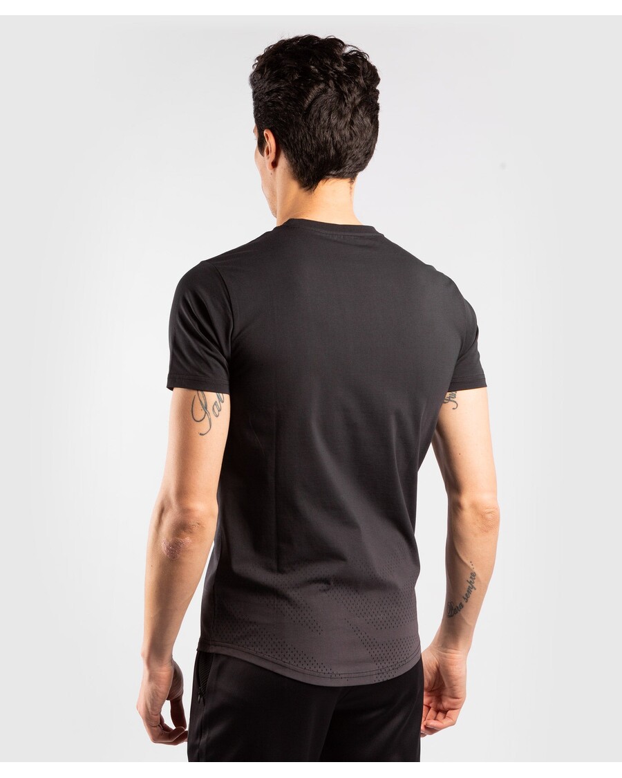 Ufc Venum Authentic Fight Week 2 חולצת טי לגברים עם שרוול קצר - שחור