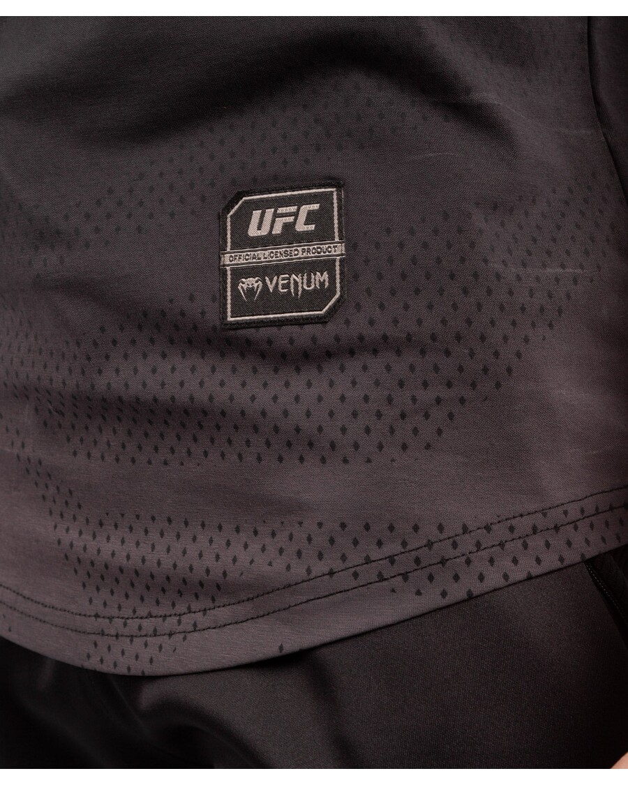 Ufc Venum Authentic Fight Week 2 חולצת טי לגברים עם שרוול קצר - שחור