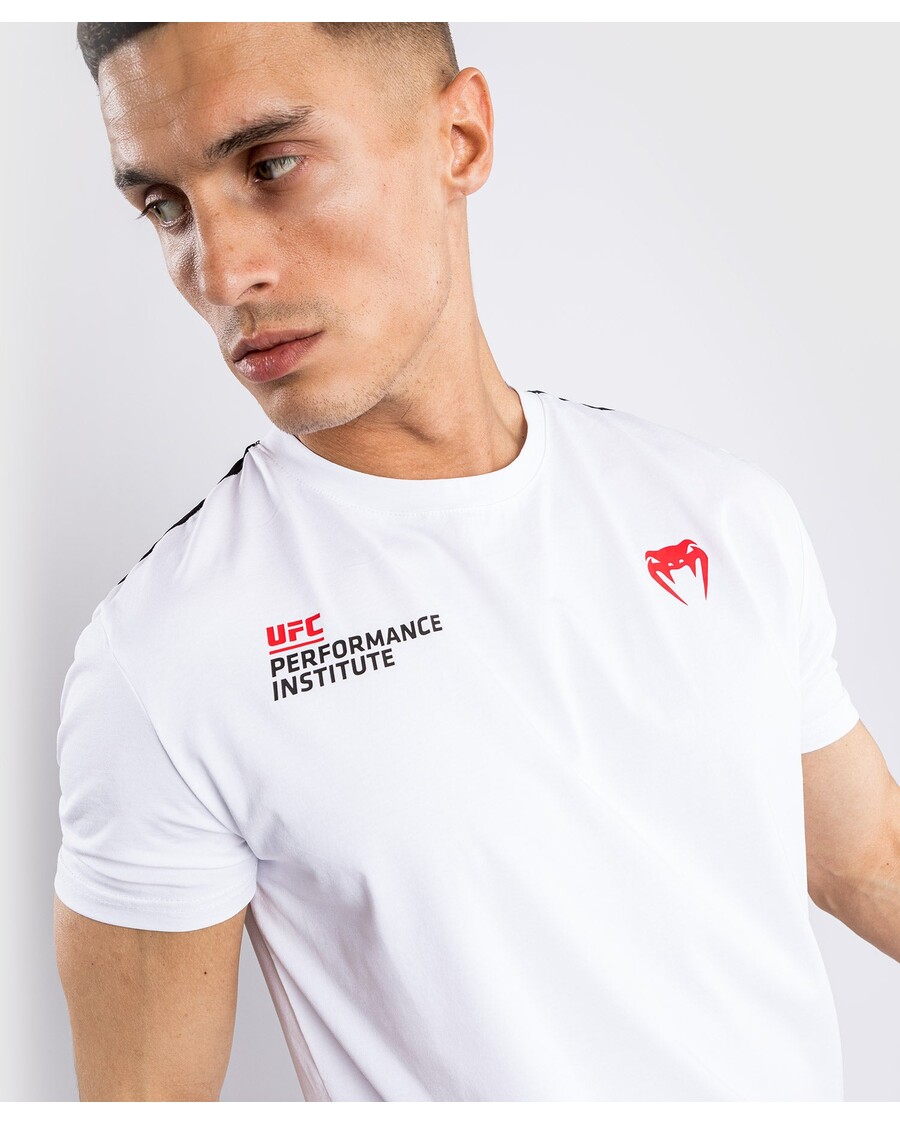 UFC ヴェナム パフォーマンス インスティテュート T シャツ - ホワイト