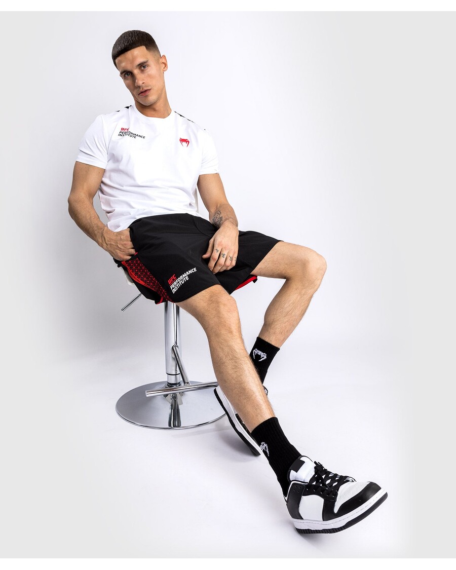 UFC ヴェナム パフォーマンス インスティテュート T シャツ - ホワイト