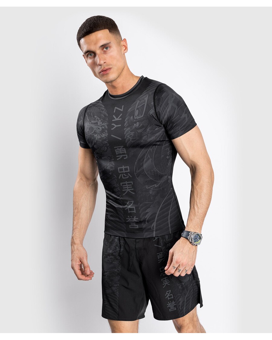 Рашгард Venum Ykz21 – короткие рукава – черный/черный