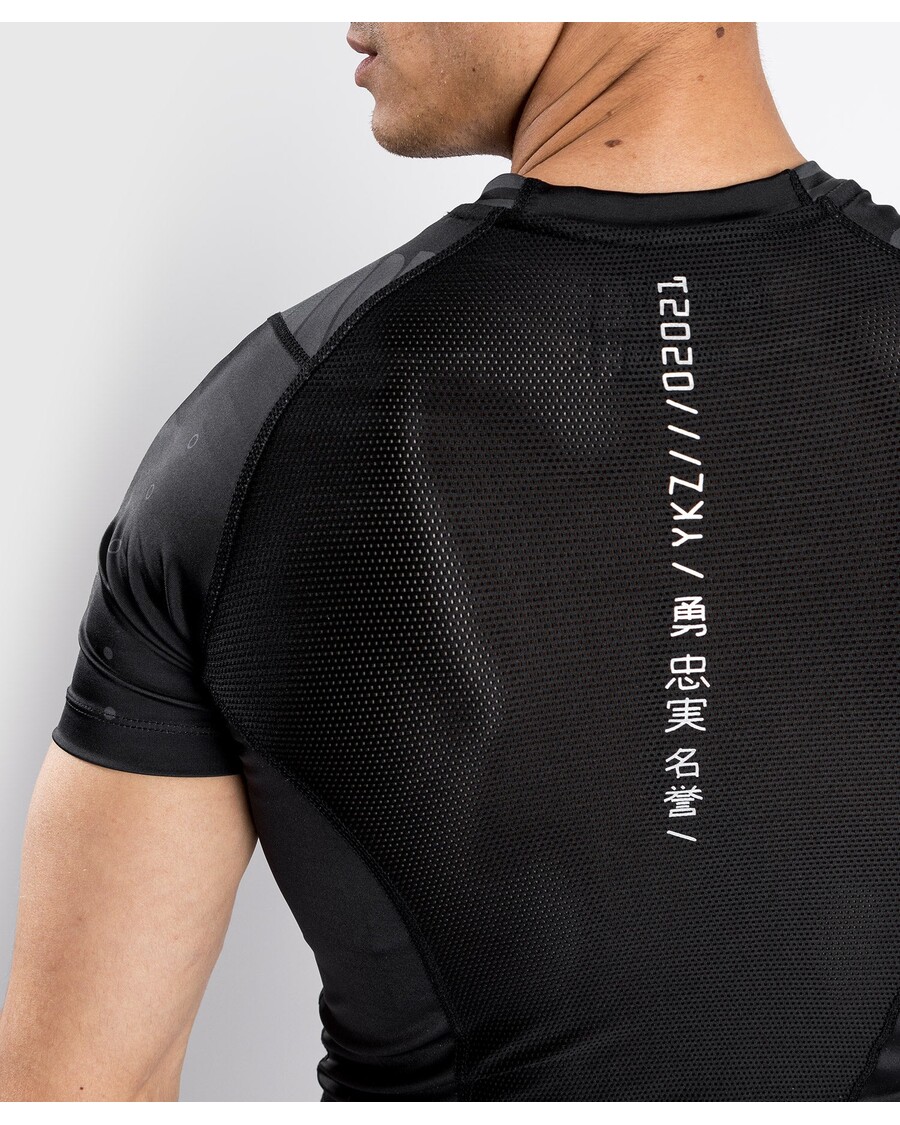Рашгард Venum Ykz21 – короткие рукава – черный/черный