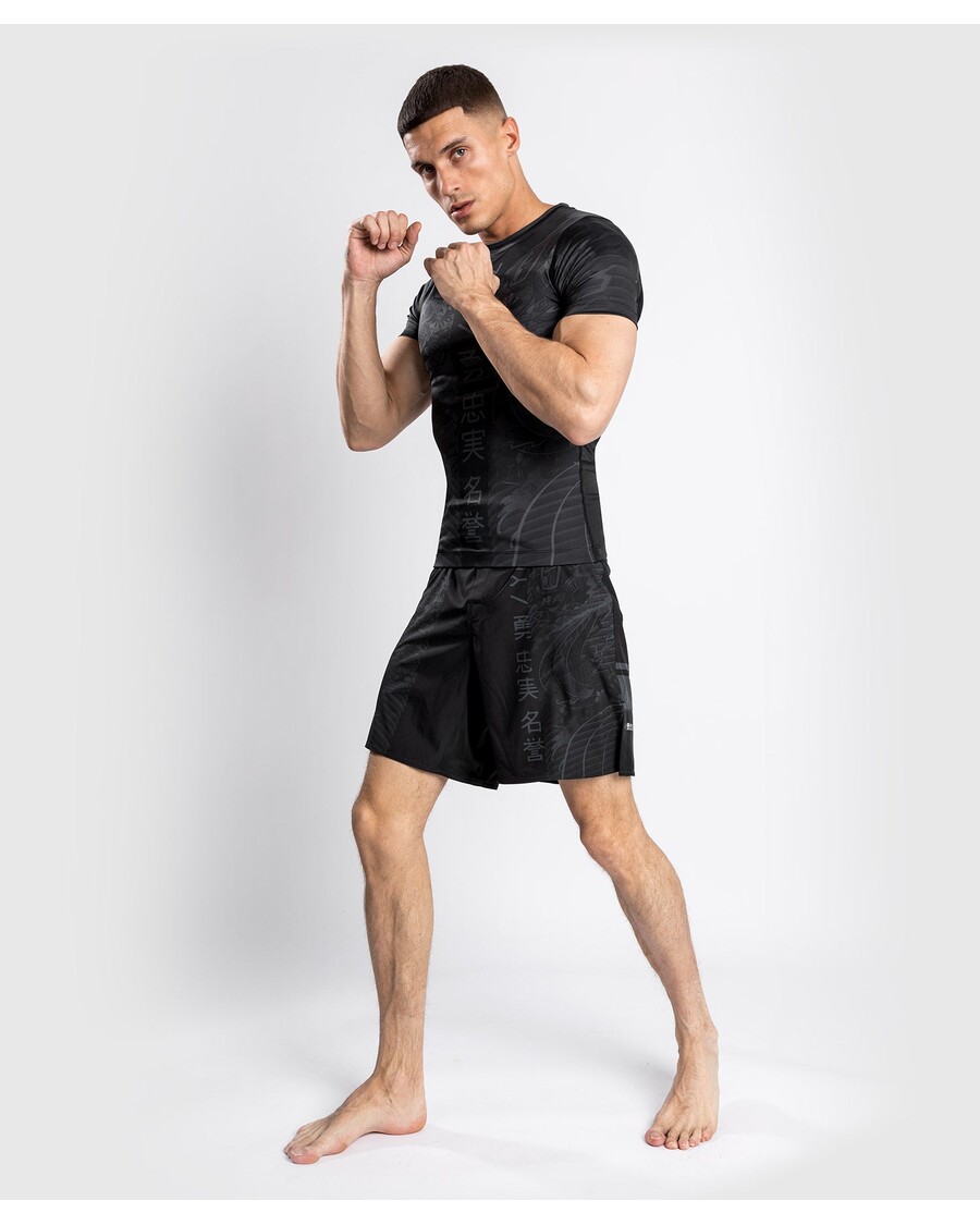 Рашгард Venum Ykz21 – короткие рукава – черный/черный