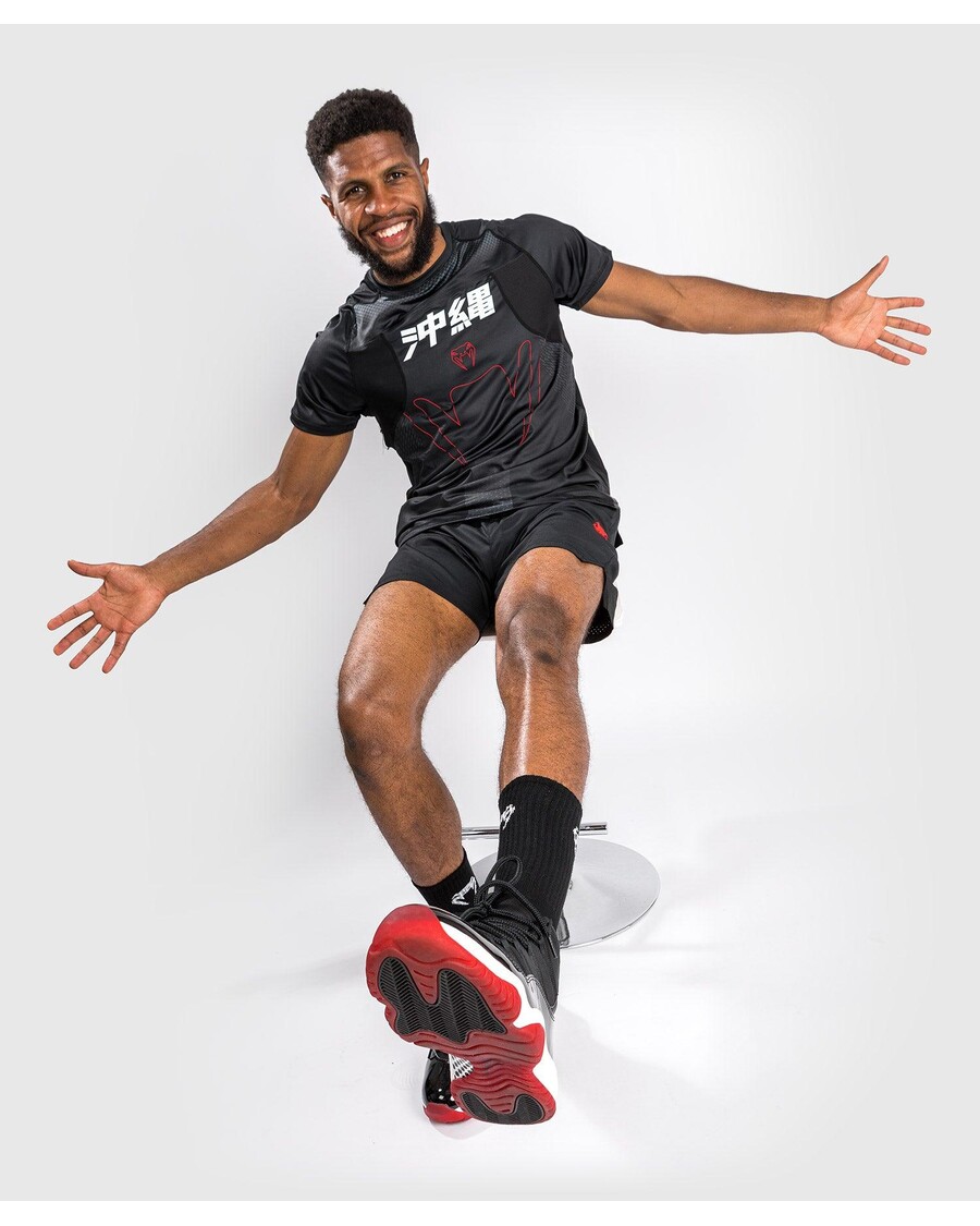 تيشيرت Venum Okinawa 3.0 Dry Tech بأكمام قصيرة - أسود/أحمر