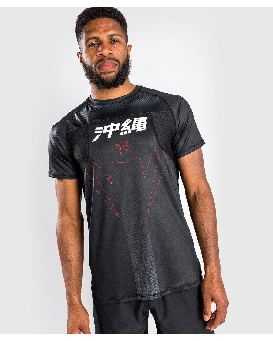 تيشيرت Venum Okinawa 3.0 Dry Tech بأكمام قصيرة - أسود/أحمر