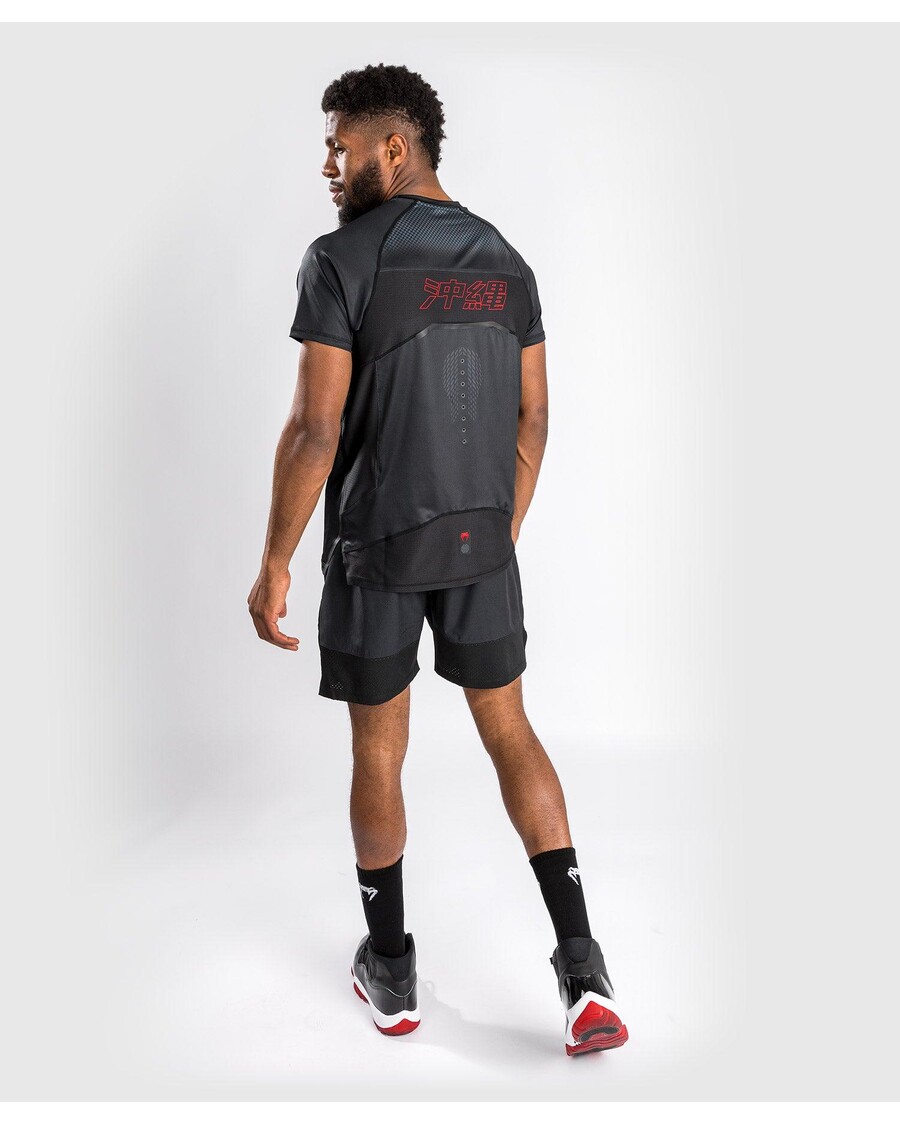 تيشيرت Venum Okinawa 3.0 Dry Tech بأكمام قصيرة - أسود/أحمر