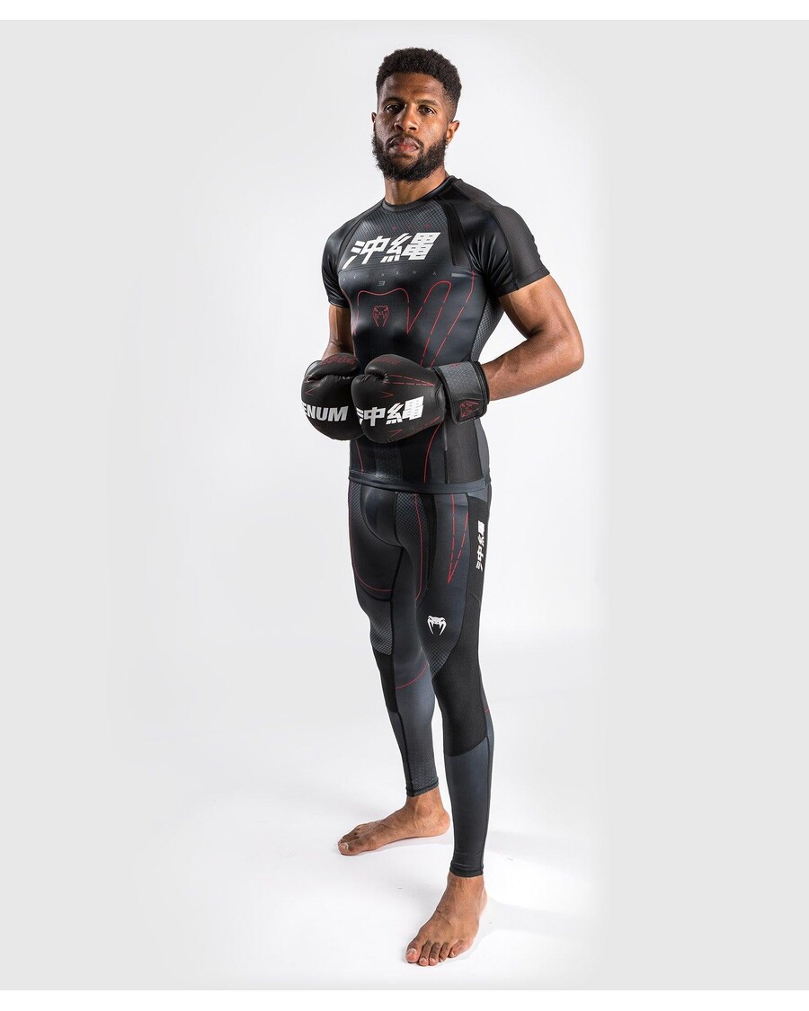Venum Okinawa 3.0 ラッシュガード半袖 - ブラック/レッド