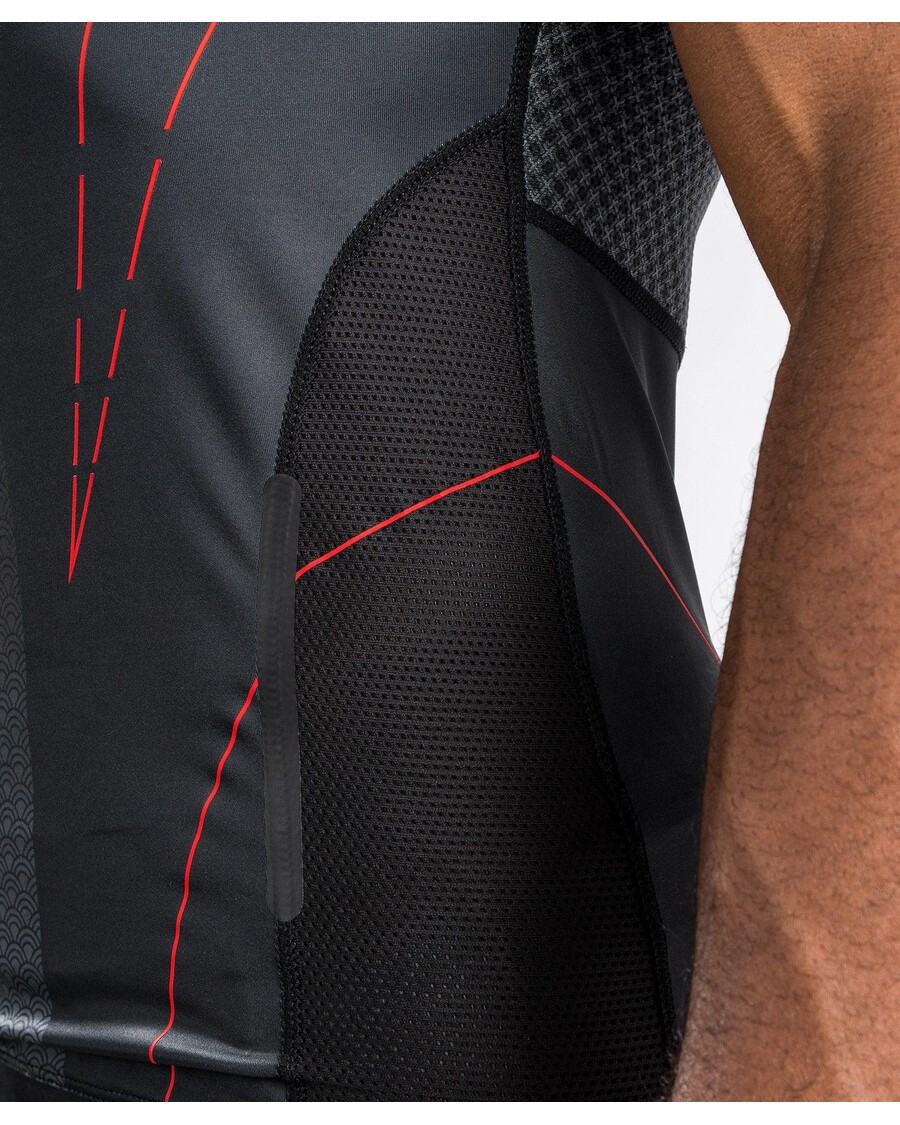 Venum Okinawa 3.0 ラッシュガード半袖 - ブラック/レッド
