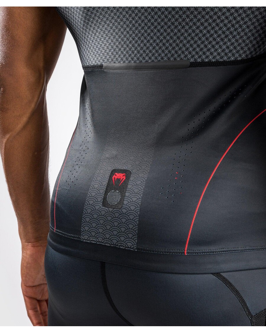 Venum Okinawa 3.0 ラッシュガード半袖 - ブラック/レッド