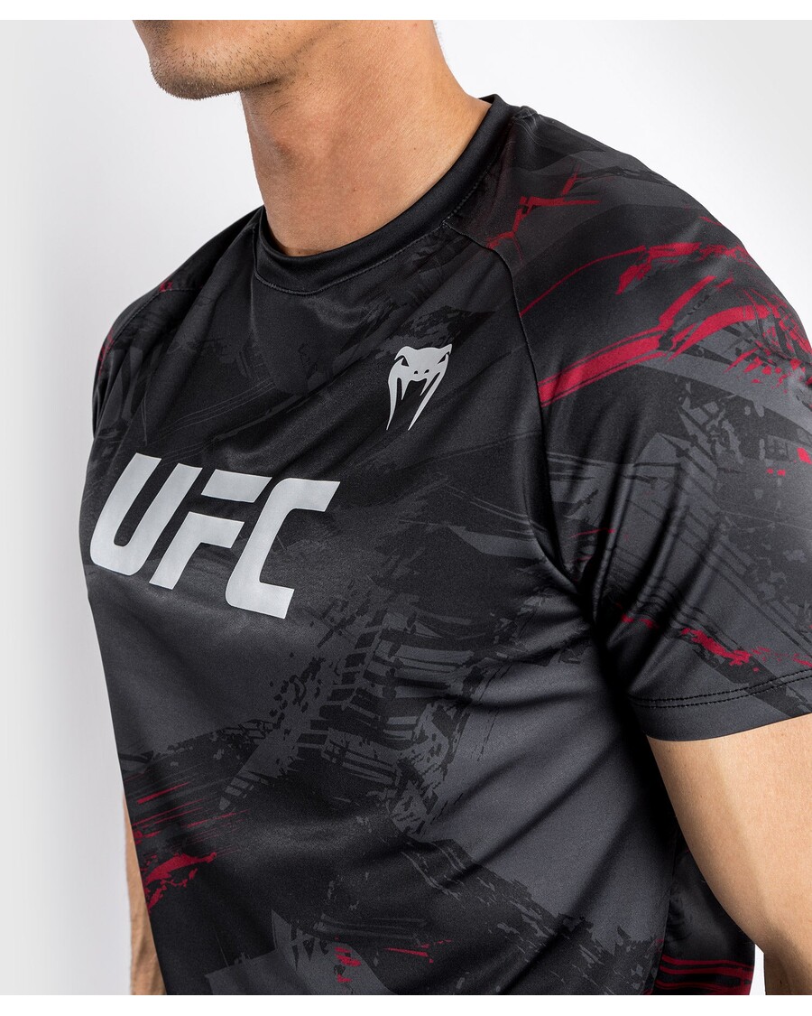 UFC ヴェナム オーセンティック ファイト ウィーク 2.0 メンズ ドライ テック T シャツ - ブラック