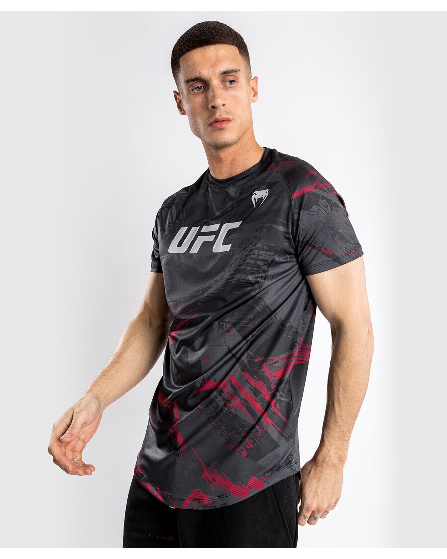 UFC ヴェナム オーセンティック ファイト ウィーク 2.0 メンズ ドライ テック T シャツ - ブラック