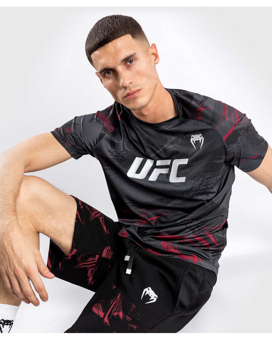 UFC ヴェナム オーセンティック ファイト ウィーク 2.0 メンズ ドライ テック T シャツ - ブラック