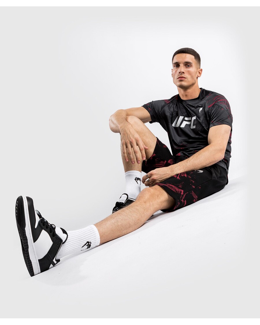 UFC ヴェナム オーセンティック ファイト ウィーク 2.0 メンズ ドライ テック T シャツ - ブラック