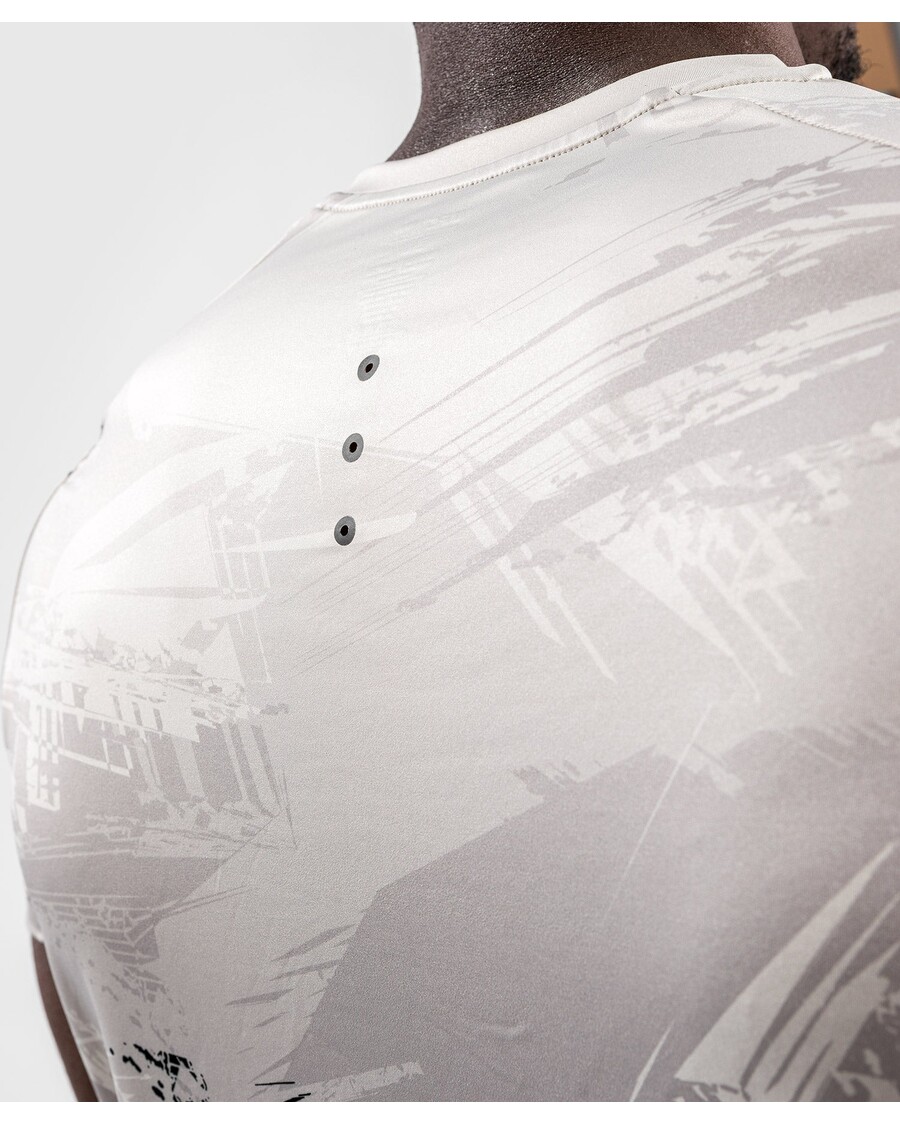 UFC ヴェナム オーセンティック ファイト ウィーク 2.0 メンズ ドライ テック T シャツ - サンド