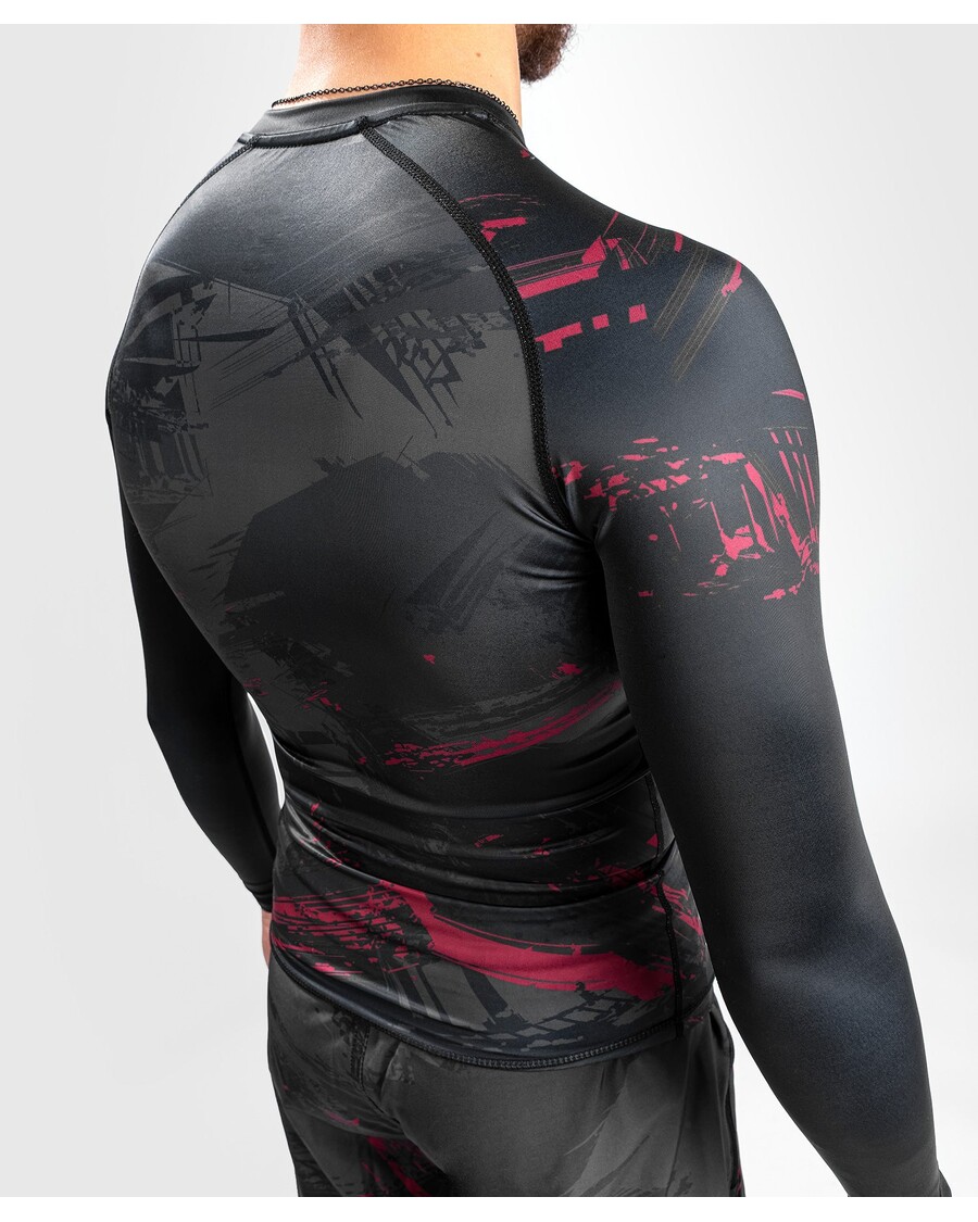 واقي الطفح الجلدي طويل الأكمام من UFC Venum Authentic Fight Week 2.0 للرجال - أسود/أحمر