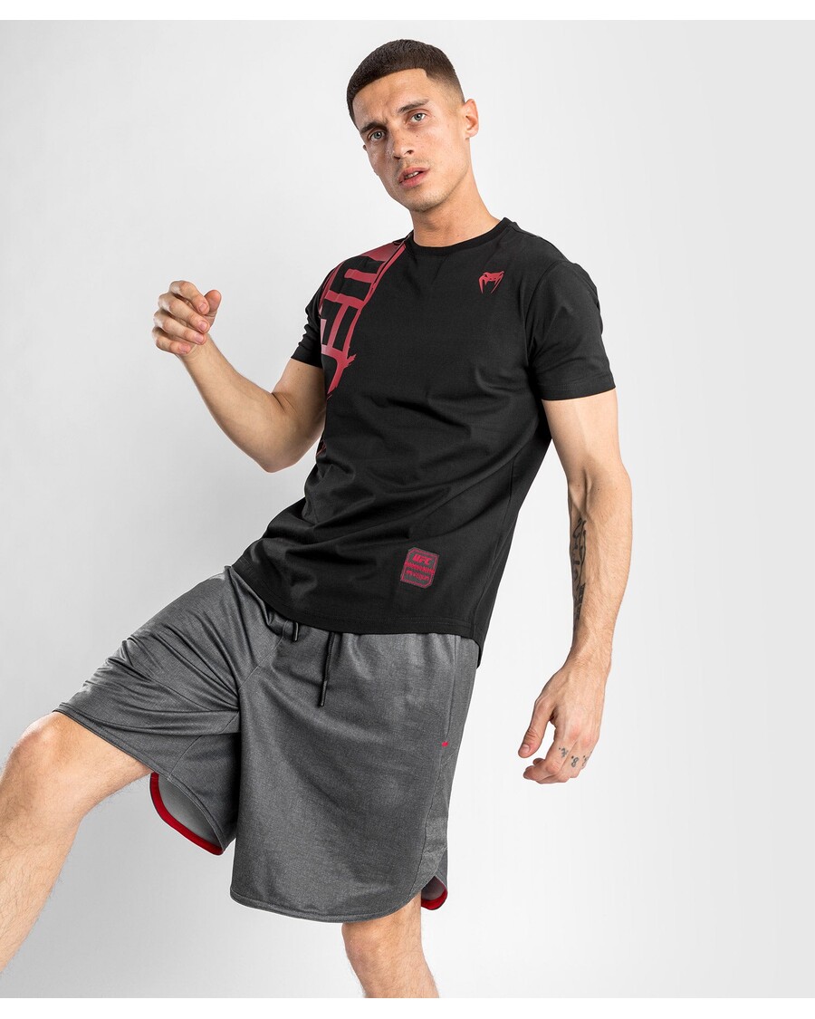 Ufc Venum Authentic Fight Week 2.0 חולצת טריקו לגברים עם שרוולים קצרים - שחור/אדום