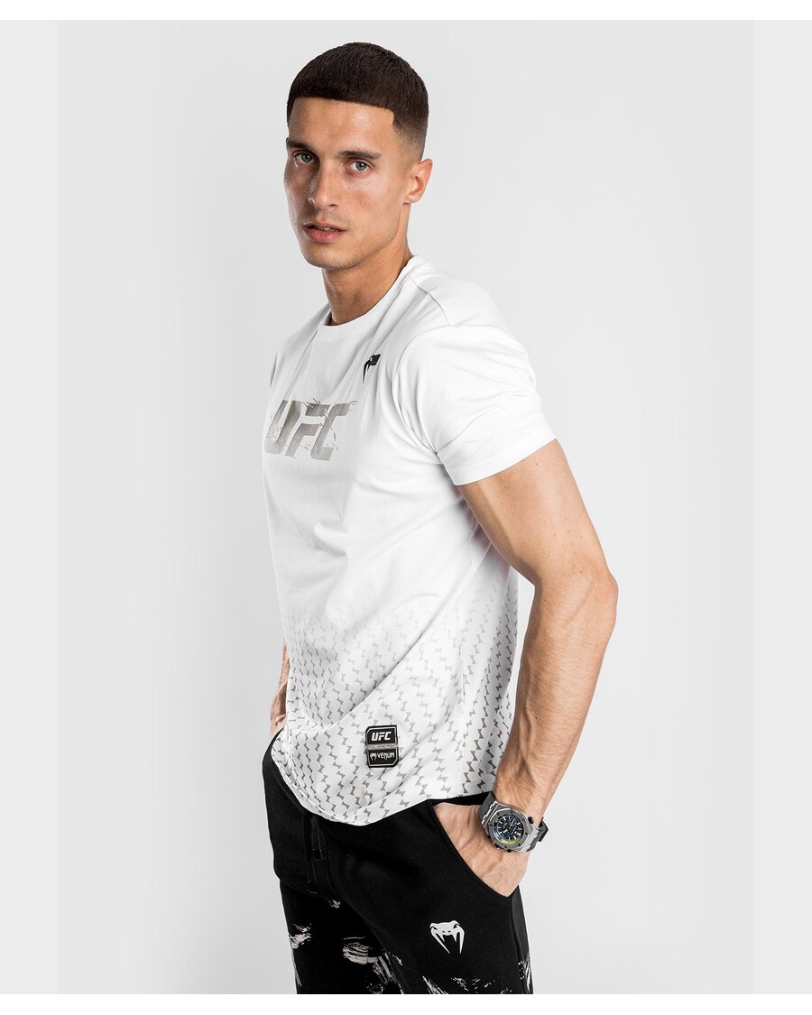 Ufc Venum Autentne Võitlusnädal 2.0 Meeste Lühikeste Varrukatega T-särk - Valge