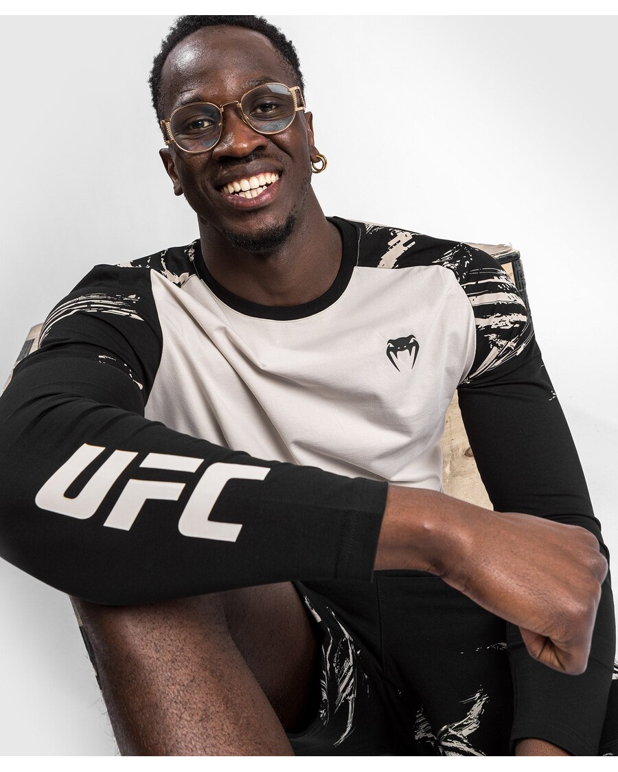 تي شيرت UFC Venum Authentic Fight Week 2.0 للرجال بأكمام طويلة - رملي/أسود