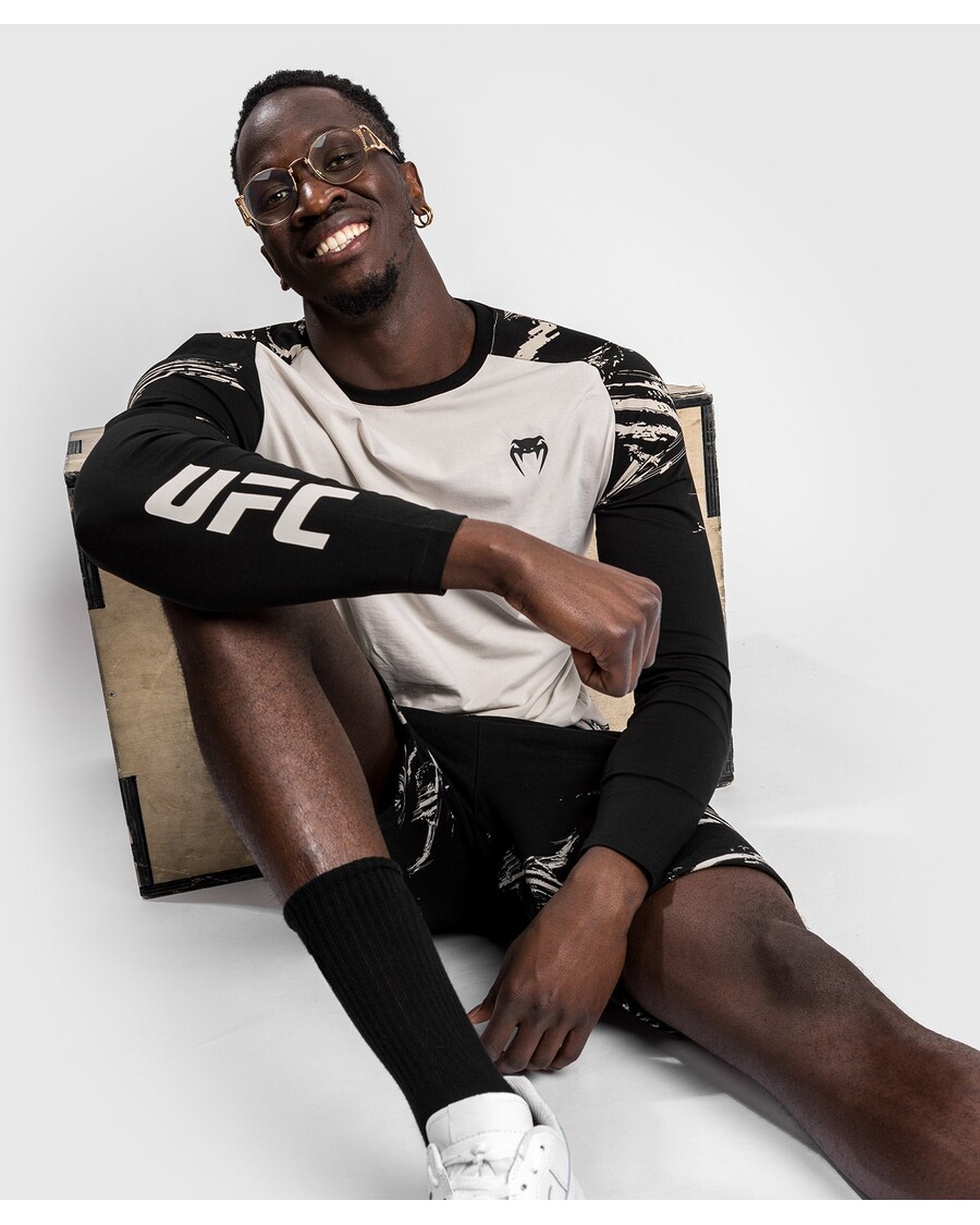 تي شيرت UFC Venum Authentic Fight Week 2.0 للرجال بأكمام طويلة - رملي/أسود
