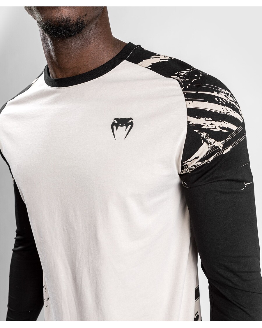 تي شيرت UFC Venum Authentic Fight Week 2.0 للرجال بأكمام طويلة - رملي/أسود