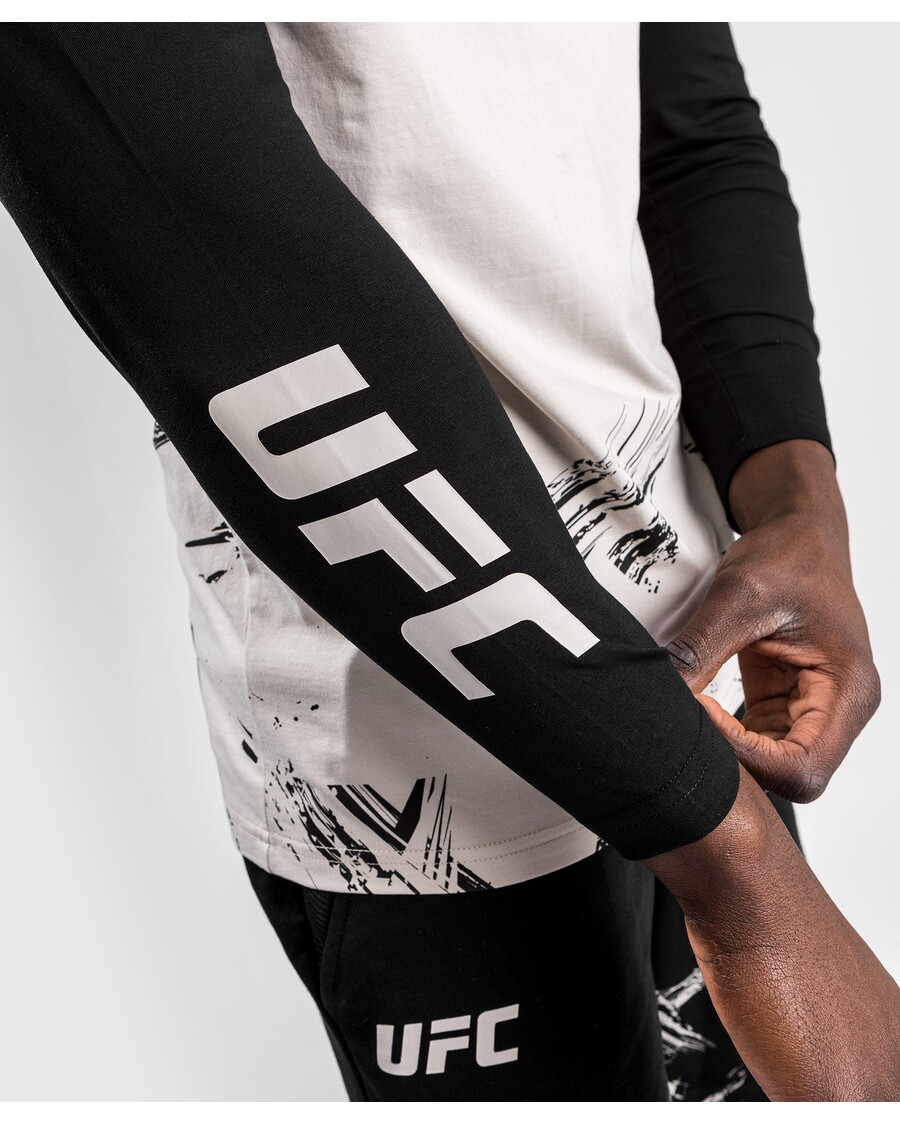 تي شيرت UFC Venum Authentic Fight Week 2.0 للرجال بأكمام طويلة - رملي/أسود