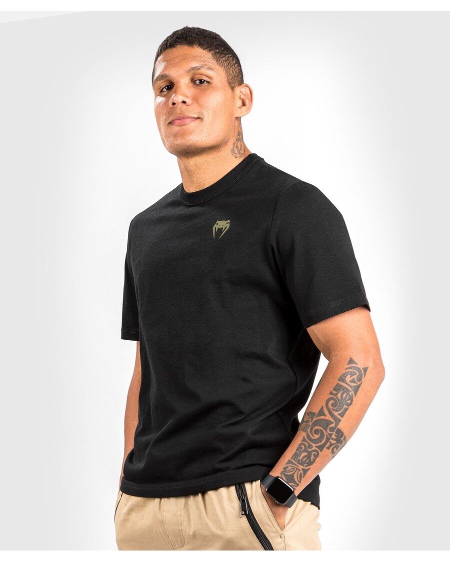 חולצת טי Venum Fangs - התאמה רגילה - שחורה