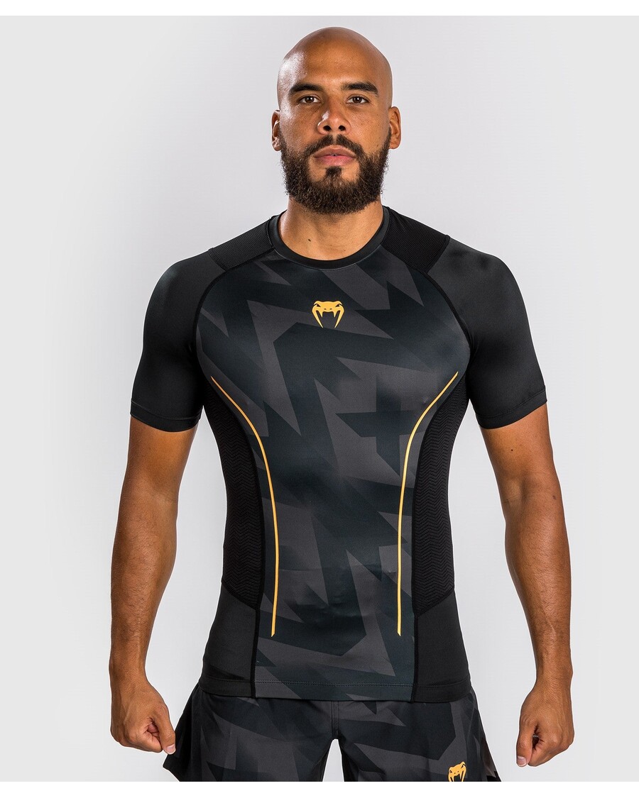 ونوم تیغ راشگارد آستین کوتاه - مشکی/طلایی