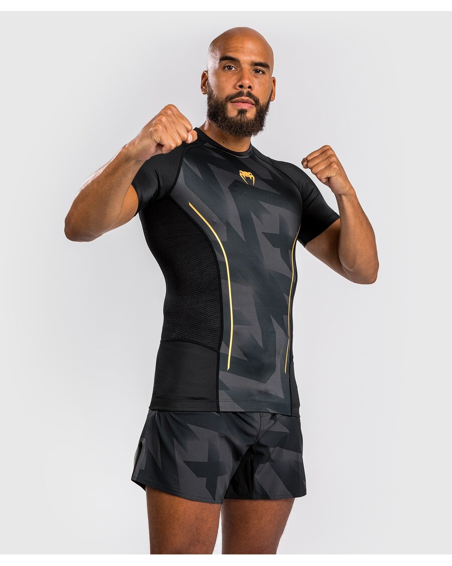 ونوم تیغ راشگارد آستین کوتاه - مشکی/طلایی