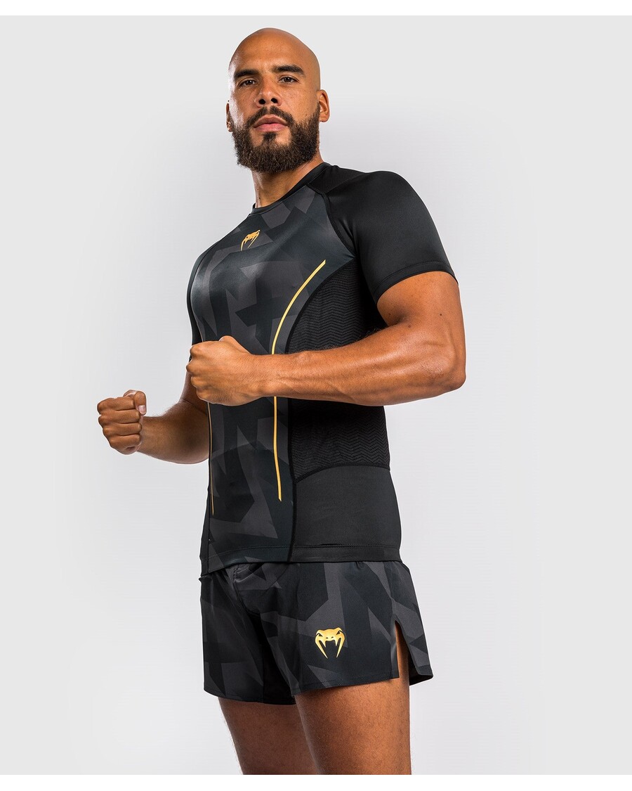 ونوم تیغ راشگارد آستین کوتاه - مشکی/طلایی