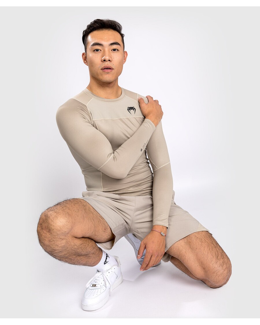Venum G-Fit Air Rashguard طويل الأكمام - رملي