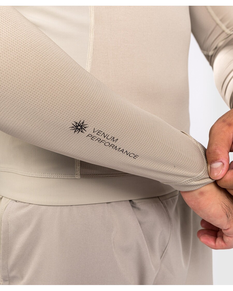 Venum G-Fit Air Rashguard طويل الأكمام - رملي