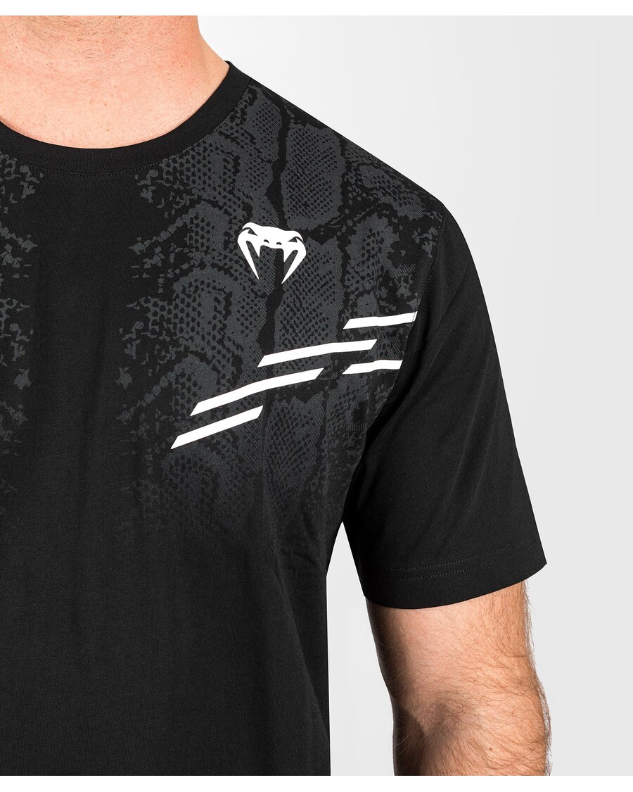 تي شيرت UFC Adrenaline By Venum Replica للرجال بأكمام قصيرة - أسود