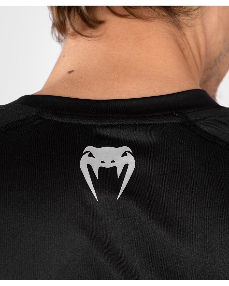 UFC VENUM パフォーマンス インスティテュート 2.0 メンズ ドライテック シャツ - ブラック/レッド