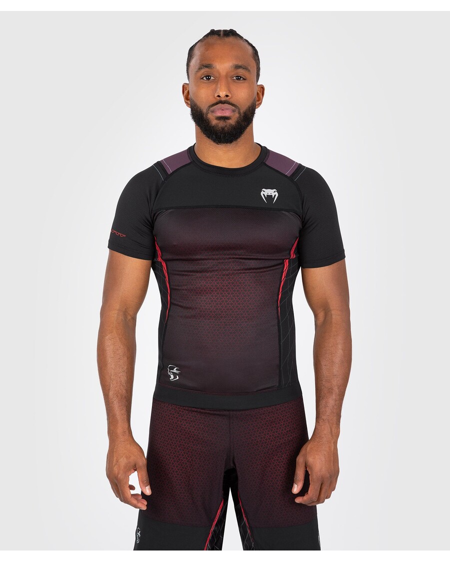 قميص فينوم × دودج بانشي رجالي قصير الأكمام من Rashguard