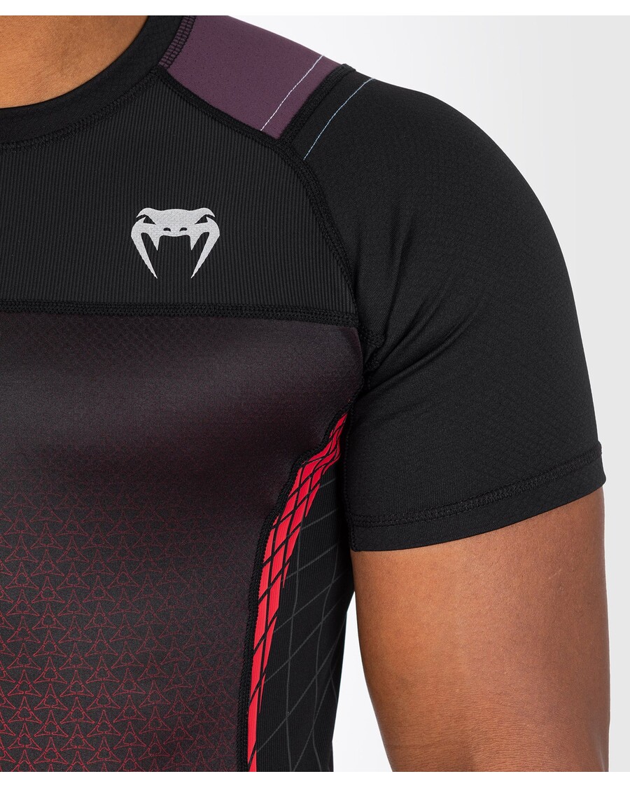 قميص فينوم × دودج بانشي رجالي قصير الأكمام من Rashguard