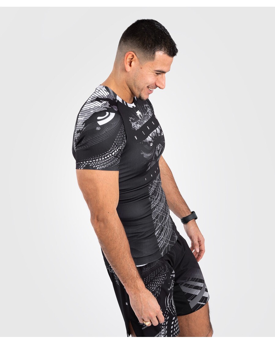 Рашгарды Venum Gorilla Jungle с короткими рукавами - чёрные/белые